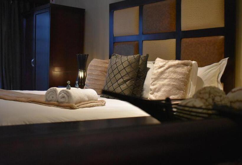 جناح, Waterfalls Boutique