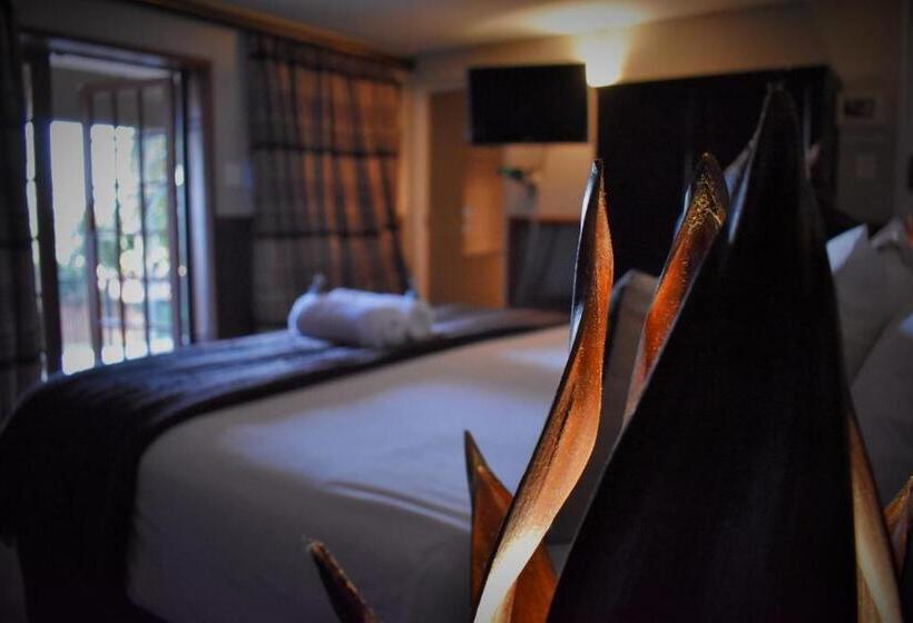 جناح, Waterfalls Boutique