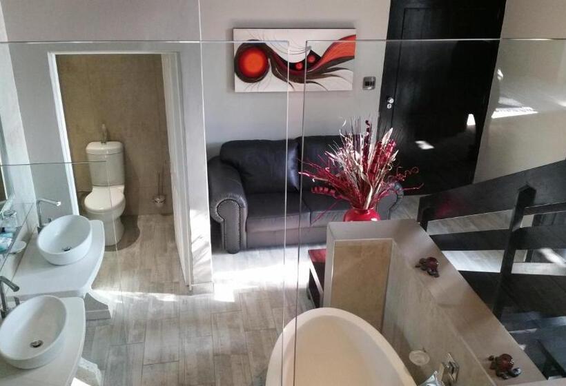 جناح, Waterfalls Boutique