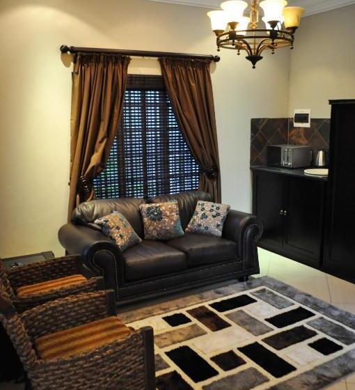 جناح, Waterfalls Boutique