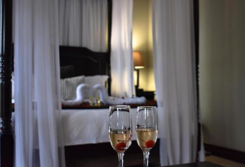 جناح, Waterfalls Boutique