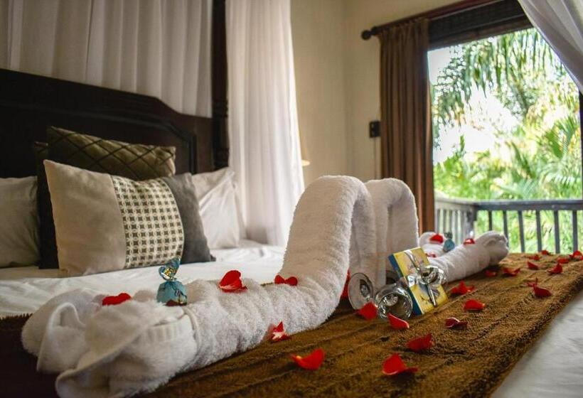 جناح, Waterfalls Boutique