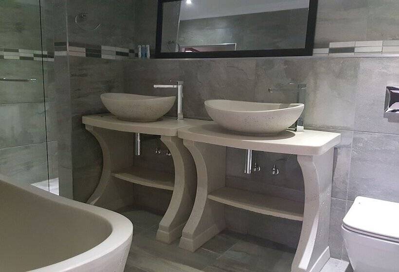 شقة عائلية, Waterfalls Boutique