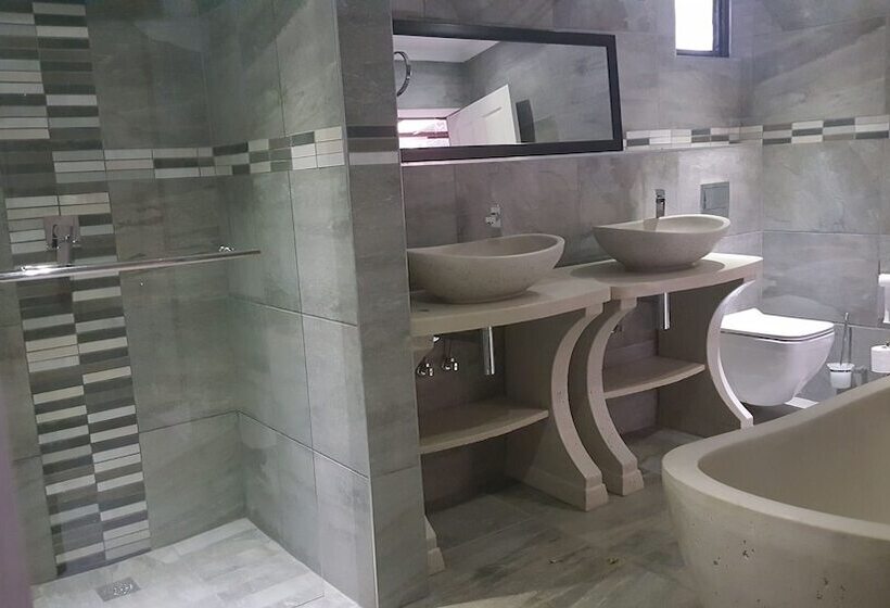 شقة عائلية, Waterfalls Boutique