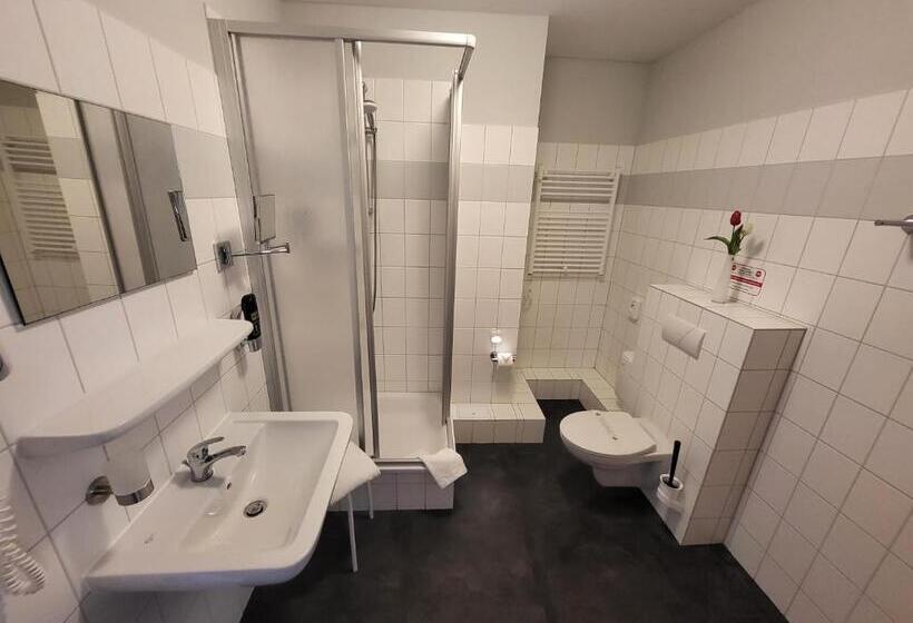 غرفة إقتصادية فردية, Am Schlosspark