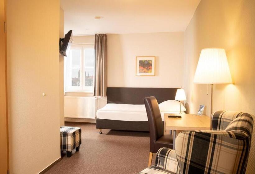 غرفة إقتصادية فردية, Am Schlosspark