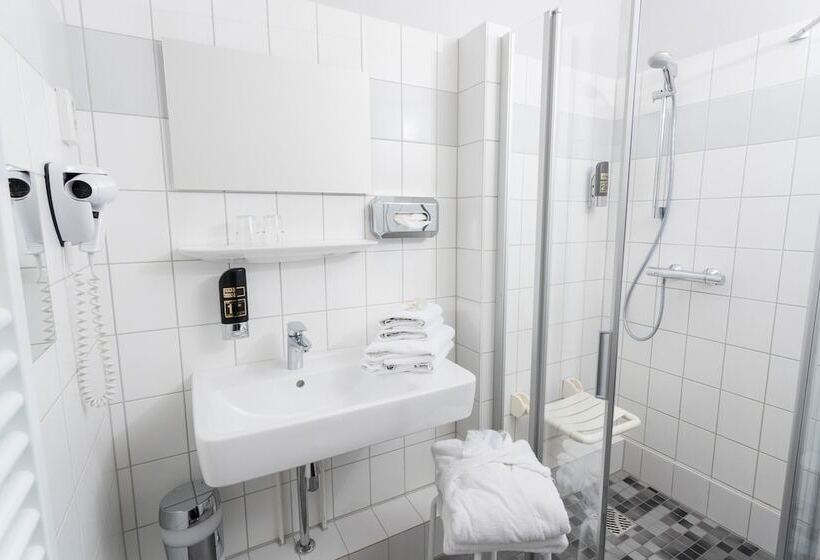 غرفة إقتصادية فردية, Am Schlosspark