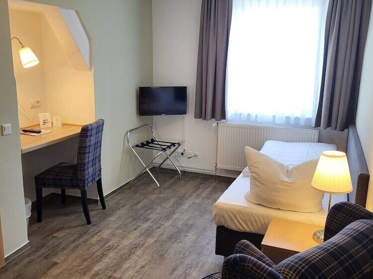 غرفة إقتصادية فردية, Am Schlosspark