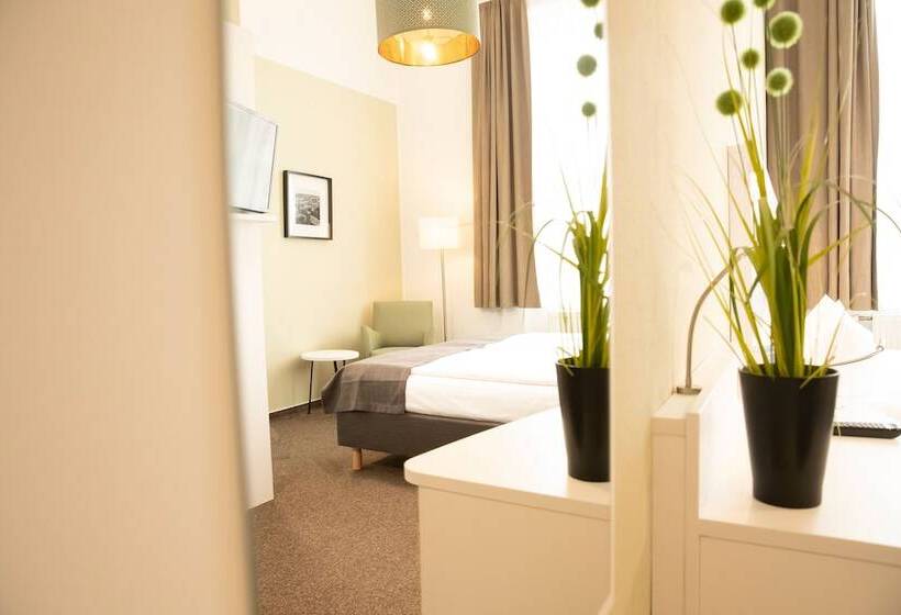 غرفة إقتصادية, Am Schlosspark