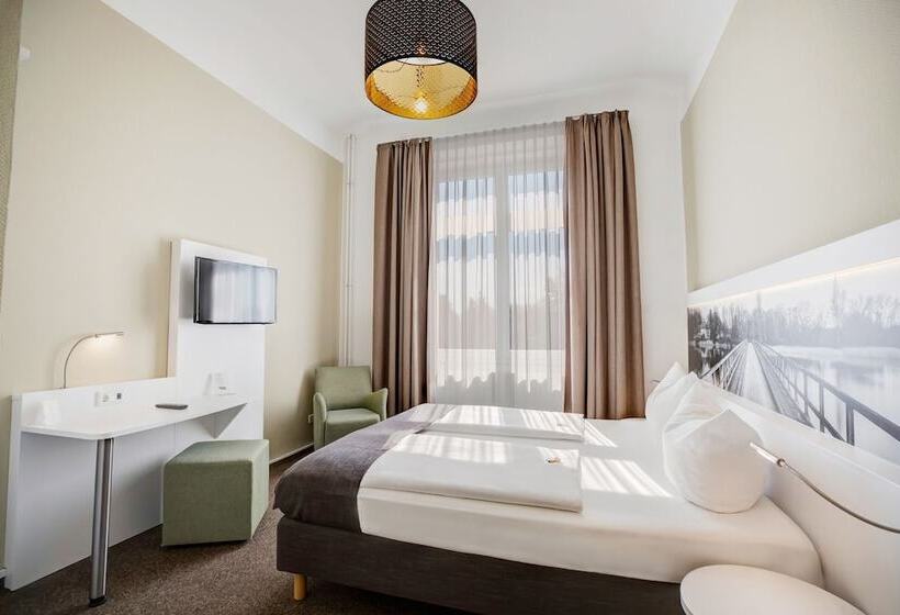 غرفة قياسية, Am Schlosspark