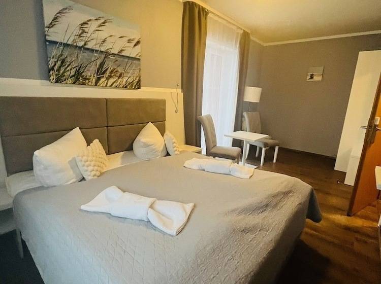 Номер Стандарт Вид на Озеро, Strandhotel Vier Jahreszeiten Buckow