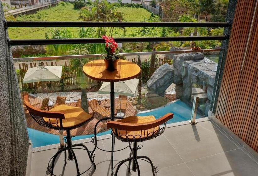 سوییت با چشم‌انداز استخر, Mandala Beach