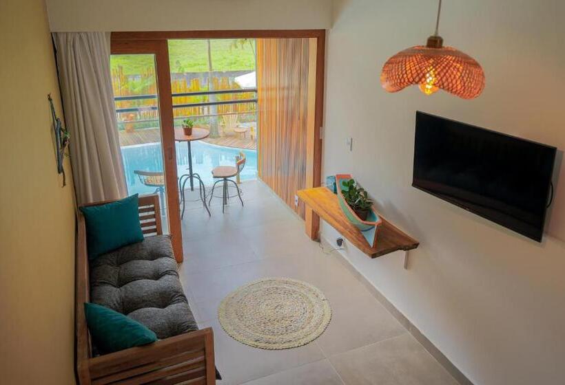 سوییت با چشم‌انداز استخر, Mandala Beach