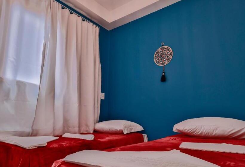 سوییت خانوادگی, Mandala Beach