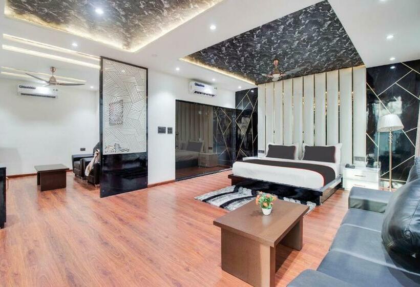 三人经典房间, Super Collection O Bareilly Near Satellite Bus Stand Formerly Amber Heights