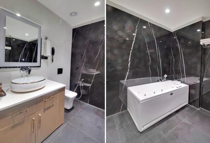 三人经典房间, Super Collection O Bareilly Near Satellite Bus Stand Formerly Amber Heights