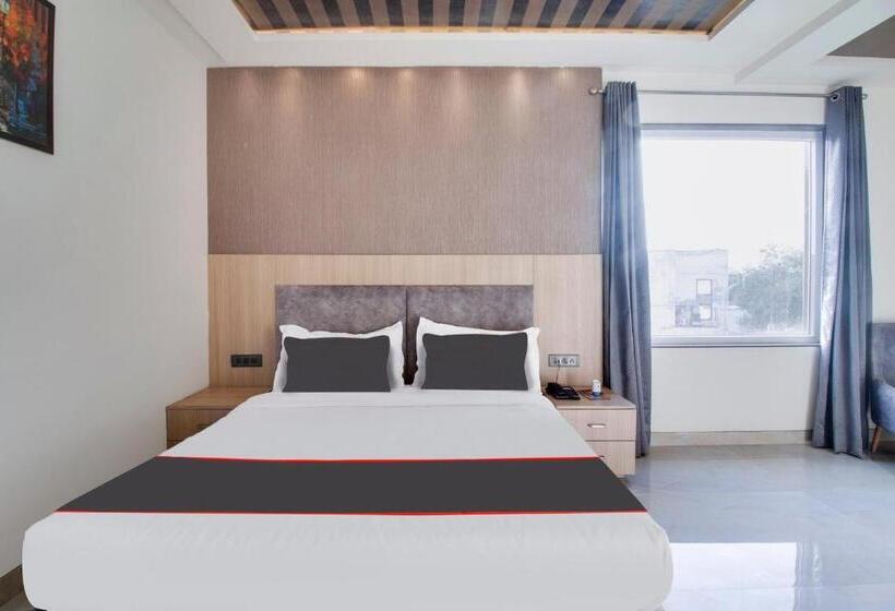 三人经典房间, Super Collection O Bareilly Near Satellite Bus Stand Formerly Amber Heights