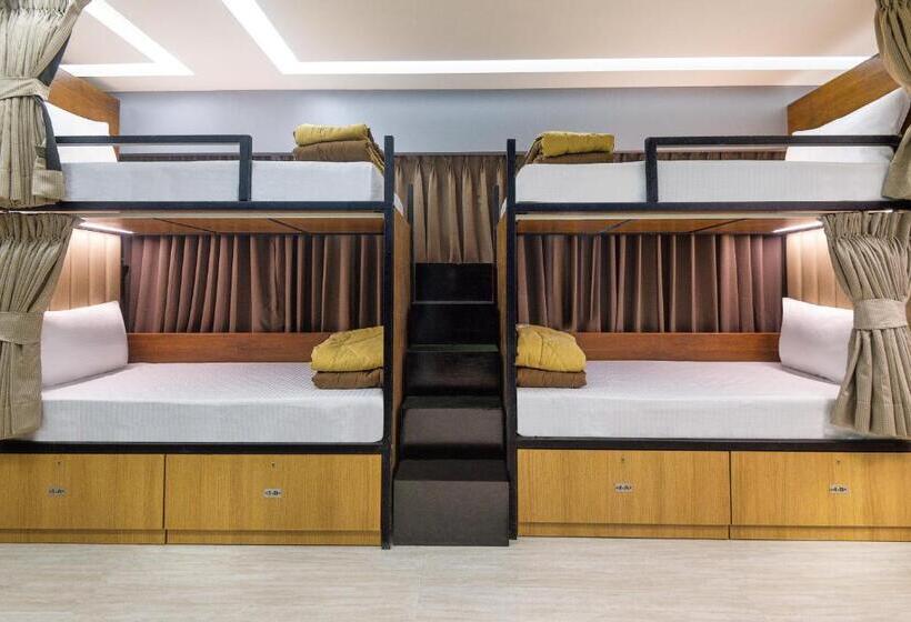 سرير فى غرفة مشتركة مزودة بحمام مشترك, City Stay