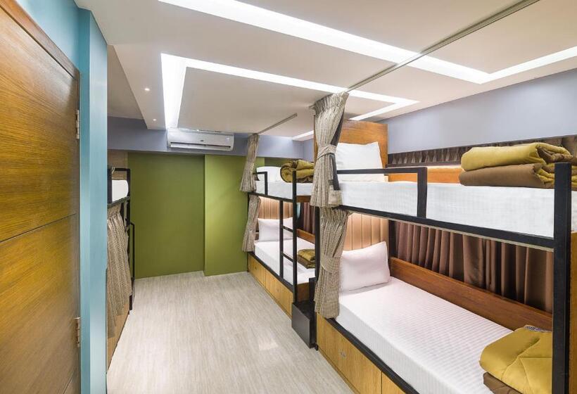 سرير فى غرفة مشتركة مزودة بحمام مشترك, City Stay