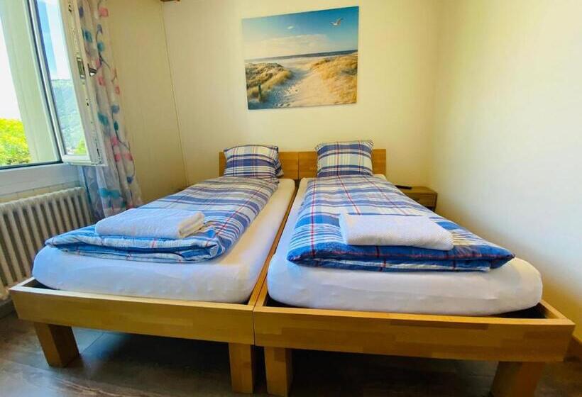 标准间, Christina