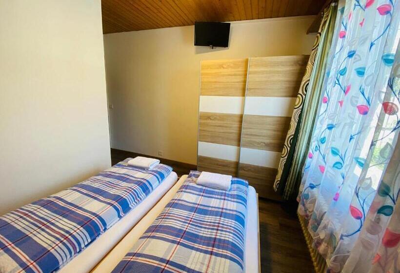 标准间, Christina