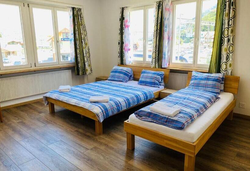 四人标准间, Christina