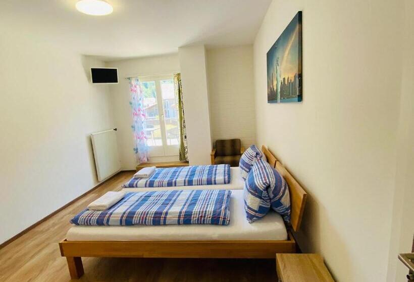 标准间, Christina