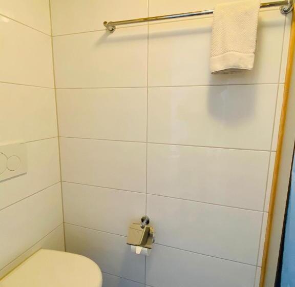 标准间, Christina