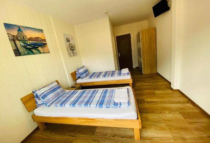 标准间带阳台, Christina