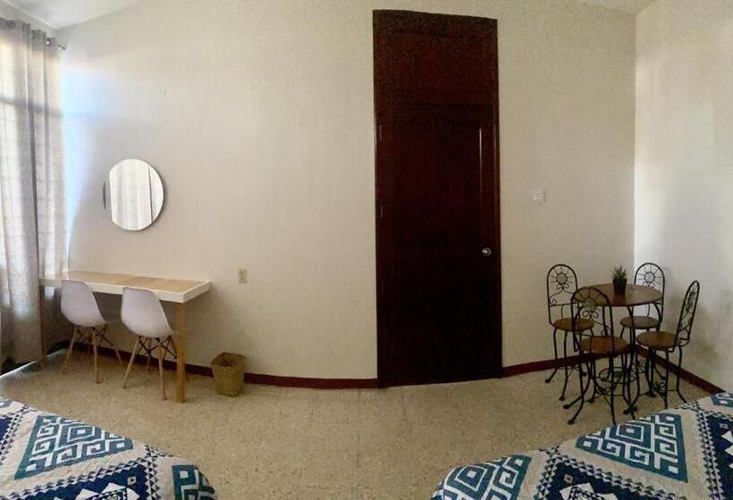 اتاق استاندارد چهارنفره با سرویس بهداشتی مشترک, Casa Cempoal