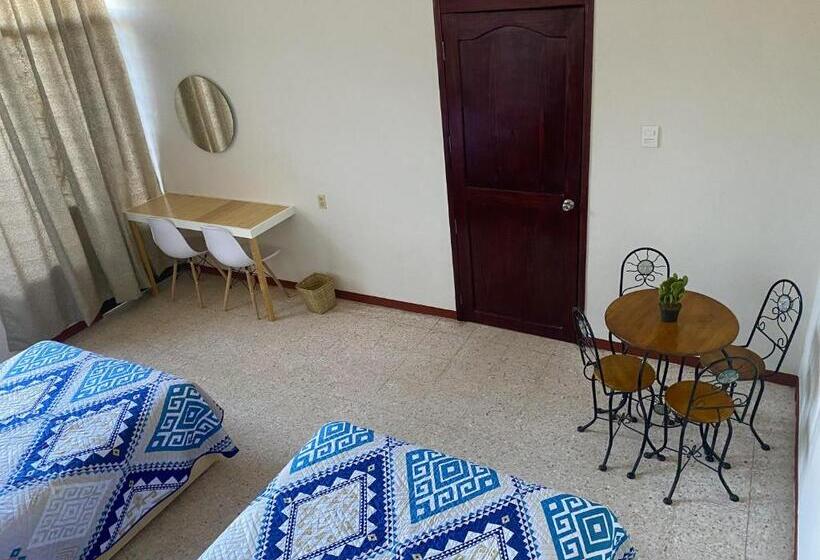 اتاق استاندارد چهارنفره با سرویس بهداشتی مشترک, Casa Cempoal