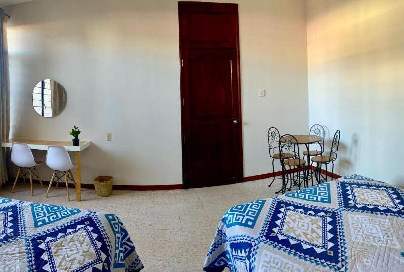 اتاق استاندارد چهارنفره با سرویس بهداشتی مشترک, Casa Cempoal