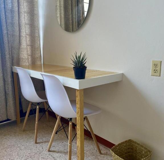 اتاق استاندارد چهارنفره با سرویس بهداشتی مشترک, Casa Cempoal