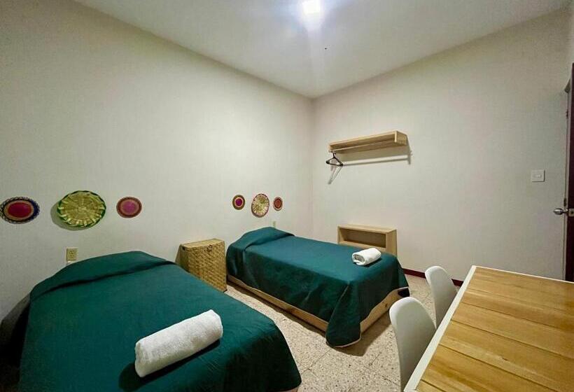 اتاق استاندارد با سرویس بهداشتی مشترک, Casa Cempoal