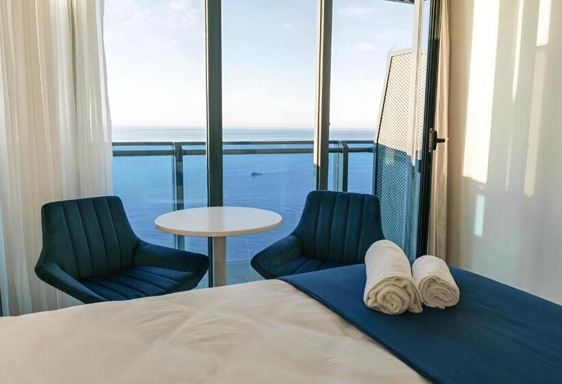 سوییت با چشم‌انداز دریا, Orbi Batumi City Beach View