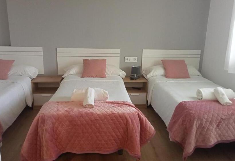 غرفة كلاسيكية ثلاثية, Pension Xacobeo Lavacolla