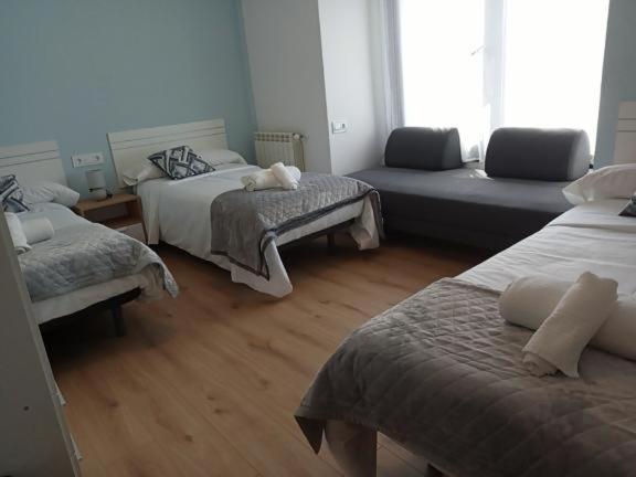 غرفة قياسية ثلاثية, Pension Xacobeo Lavacolla