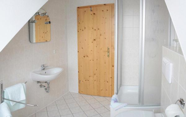 اتاق استاندارد سه نفره, Pension & Gasthaus Kahren