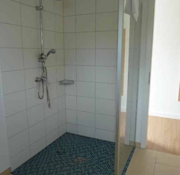 低层单卧公寓, Goor Und Apartmenthaus