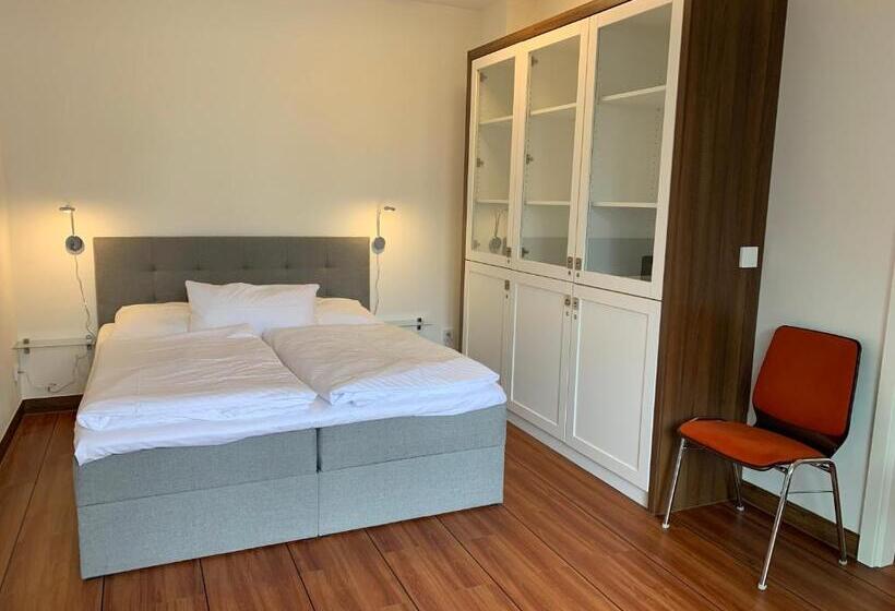 低层单卧公寓, Goor Und Apartmenthaus