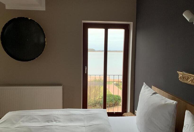 غرفة قياسية مطلّة علي البحيرة, Inselhof