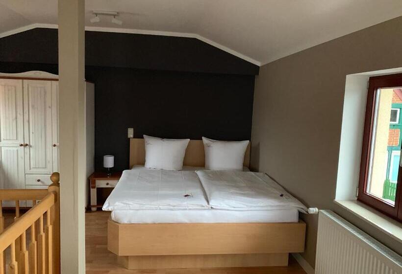 غرفة قياسية مطلّة علي البحيرة, Inselhof