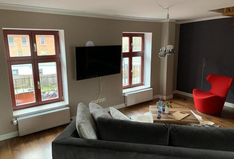 غرفة قياسية مطلّة علي البحيرة, Inselhof