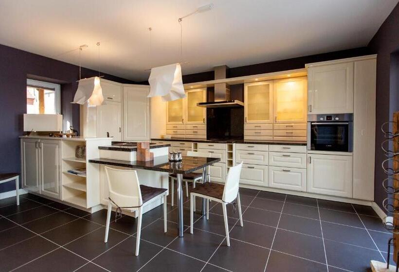 شقة غرفة واحدة, Inselhof