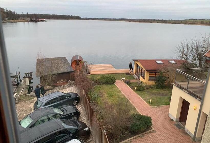 غرفة قياسية مطلّة علي البحيرة, Inselhof