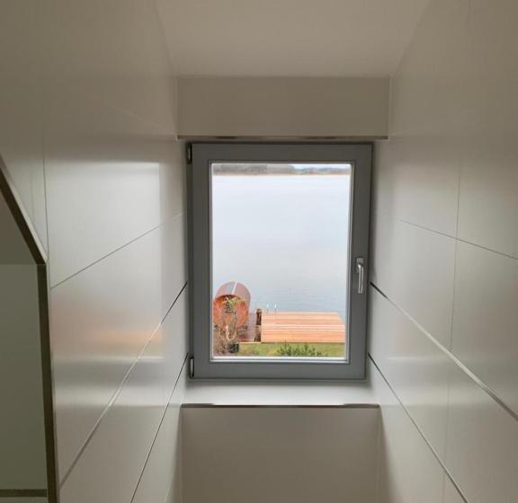 غرفة قياسية مطلّة علي البحيرة, Inselhof