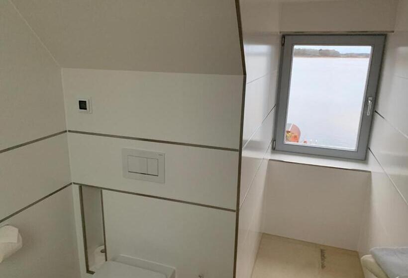 غرفة قياسية مطلّة علي البحيرة, Inselhof