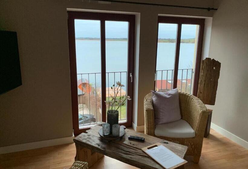 غرفة قياسية مطلّة علي البحيرة, Inselhof