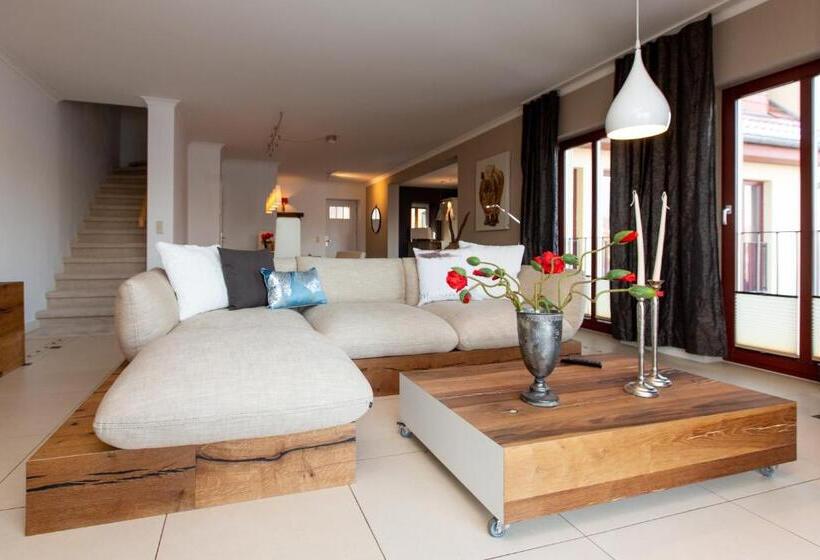 شقة غرفة واحدة, Inselhof