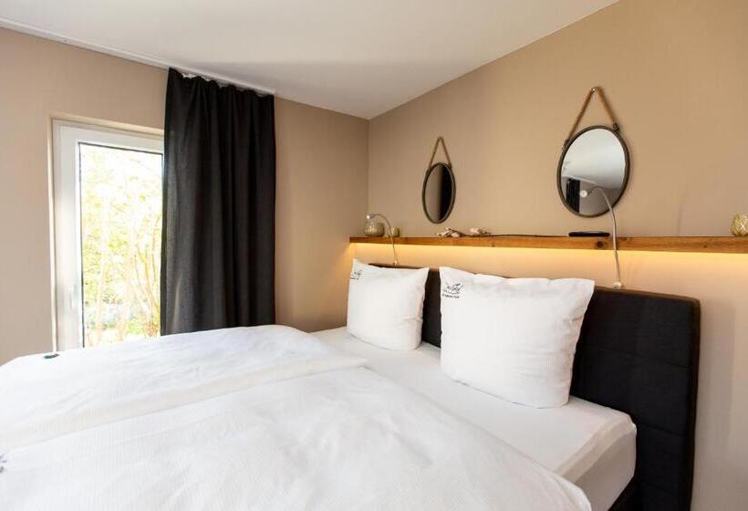 غرفة قياسية مطلّة علي البحيرة, Inselhof